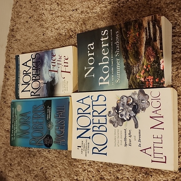 Other - Nora Roberts bundle